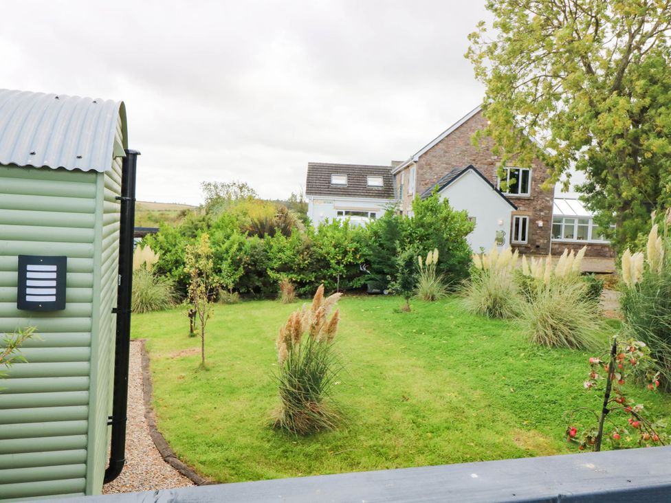 A garden with a shed and plants at Masons Hut in West Mains near Haggerston