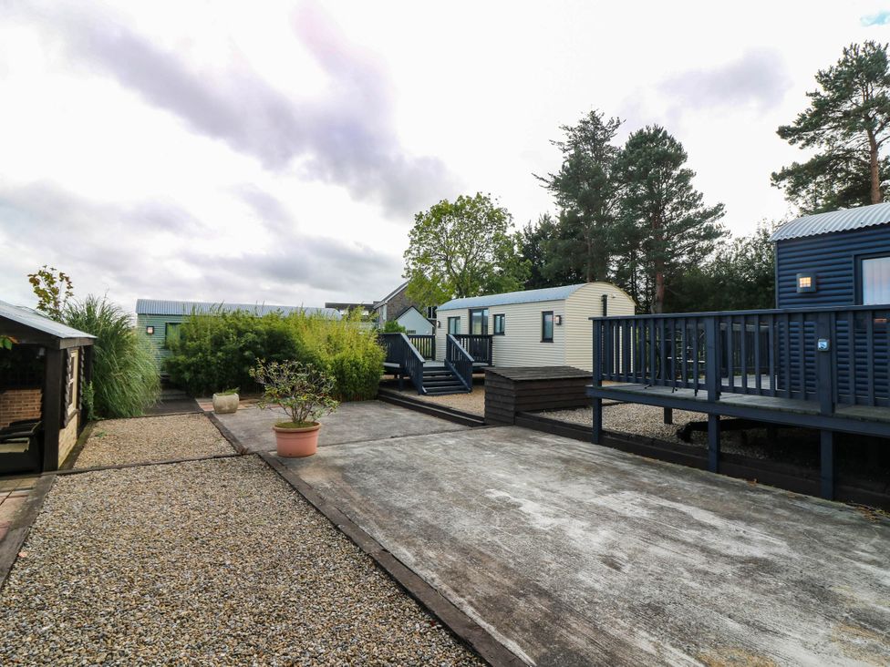 Outdoor area with cabins and plants at Masons Hut West Mains near Haggerston