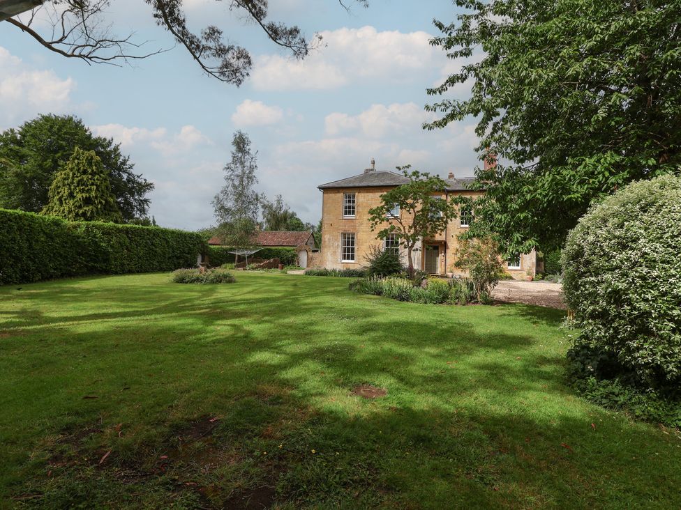 A house with garden and trees at The Old Vicarage in Merriott