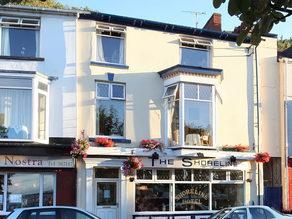 An exterior view of The Shoreline hotel with flowers at Flat 56 Newton Road Abertawe