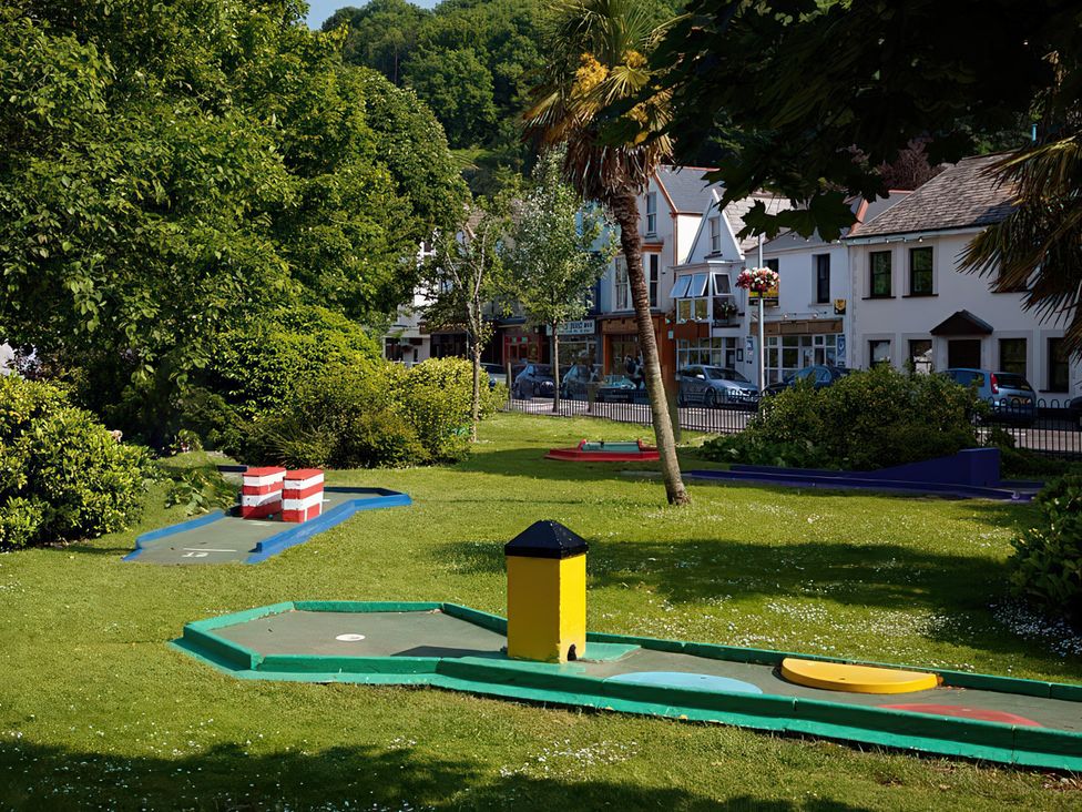A mini golf course with colorful holes and trees at Flat 56 Newton Road Abertawe