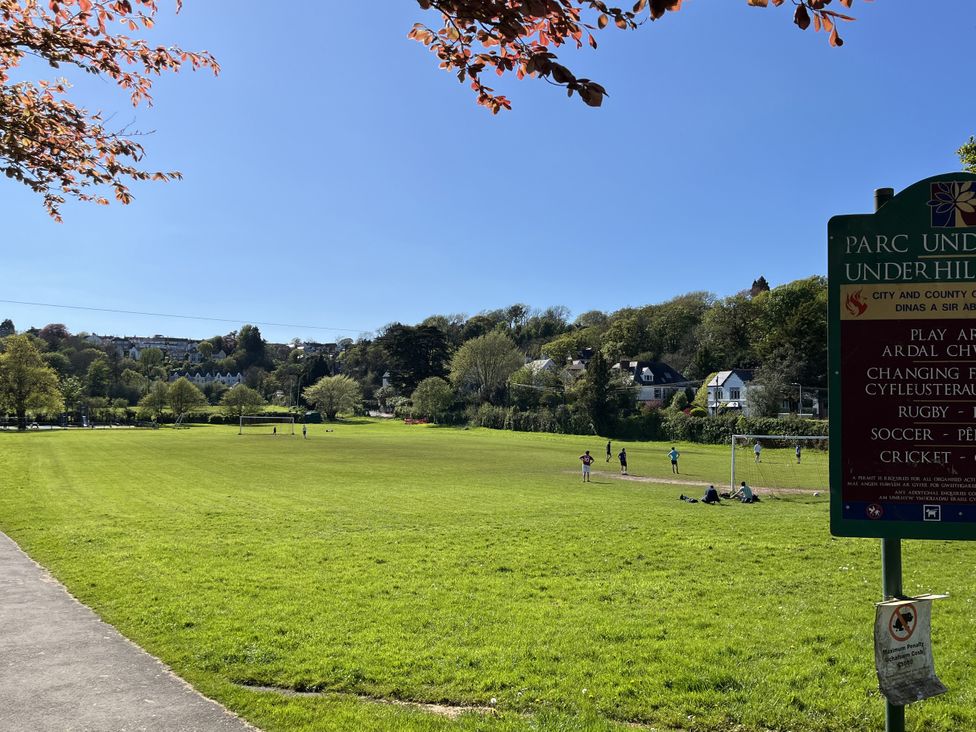 A park with soccer and rugby fields at Parc Underhill Abertawe