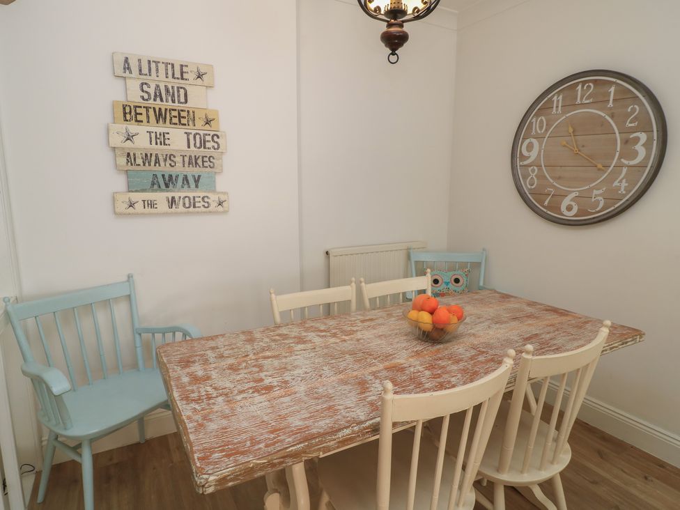 A dining room with a table and chairs at Claire Cottage in Swanage