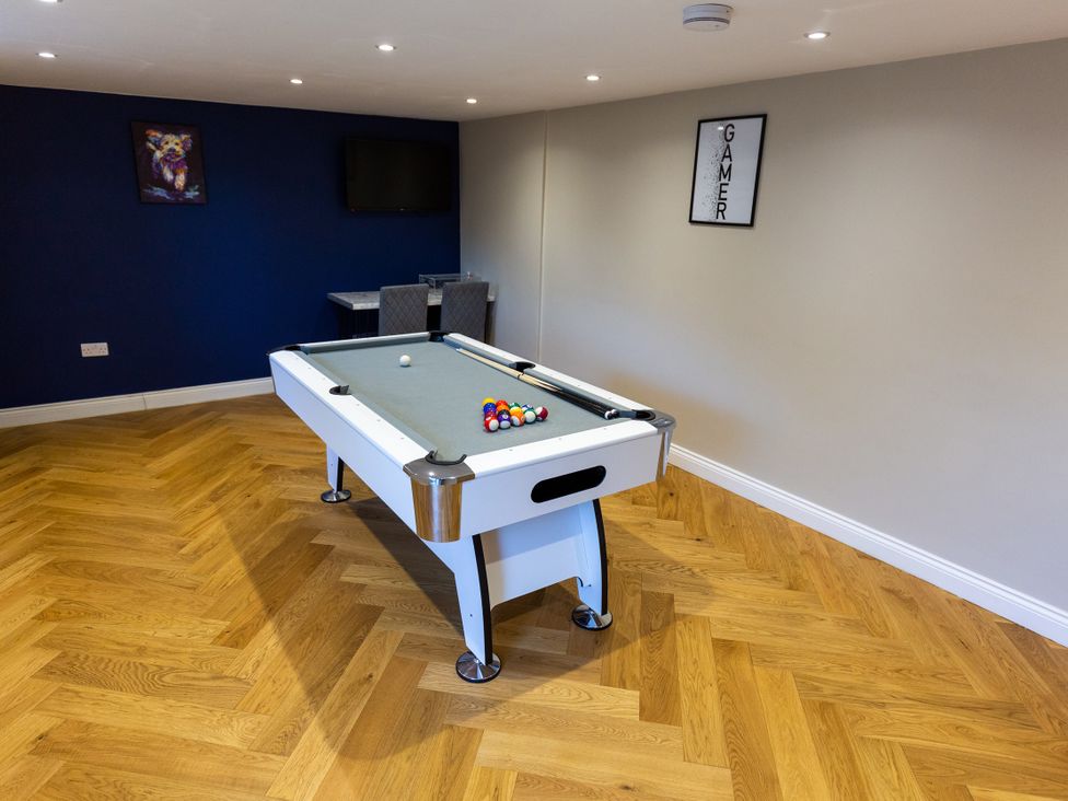 A game room with a pool table and television at Moorsholm View in Saltburn-by-the-Sea