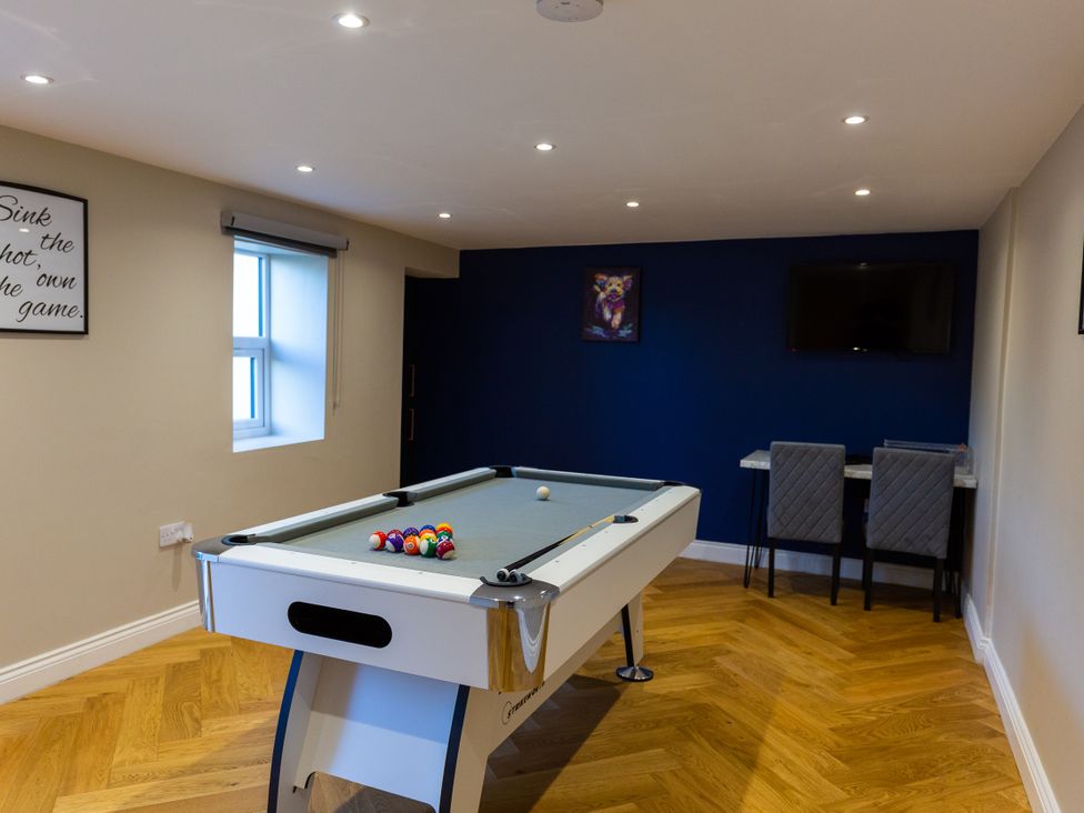 A game room with a pool table and chairs at Moorsholm View in Saltburn-by-the-Sea
