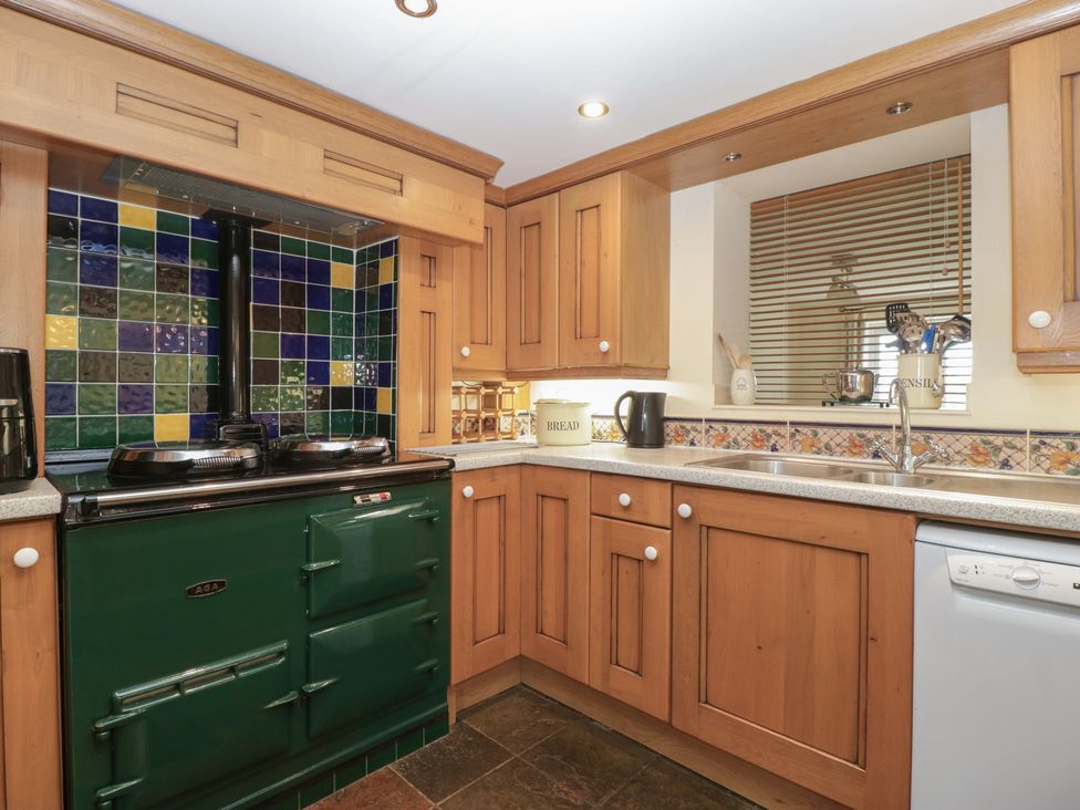 A kitchen with stove, sink and cabinets at Wren Cottage in Ross-on-Wye