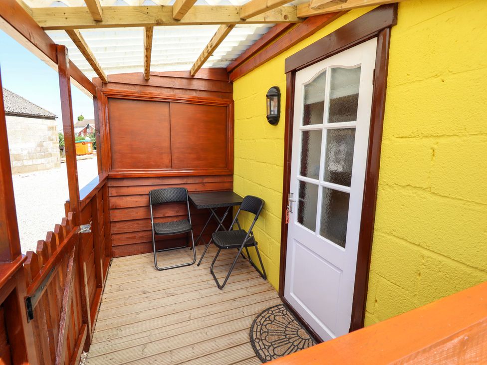 An outdoor area with a table and chairs at Lancaster in Lincoln