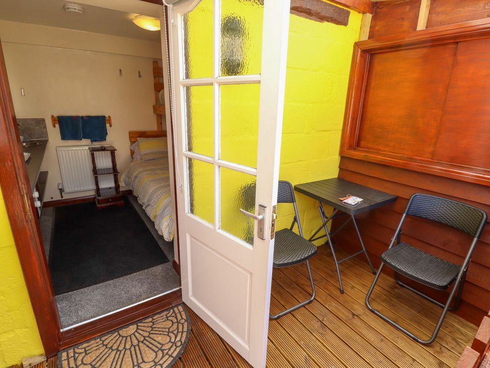 A guest room with a bed and seating area at Lancaster in New York near Coningsby