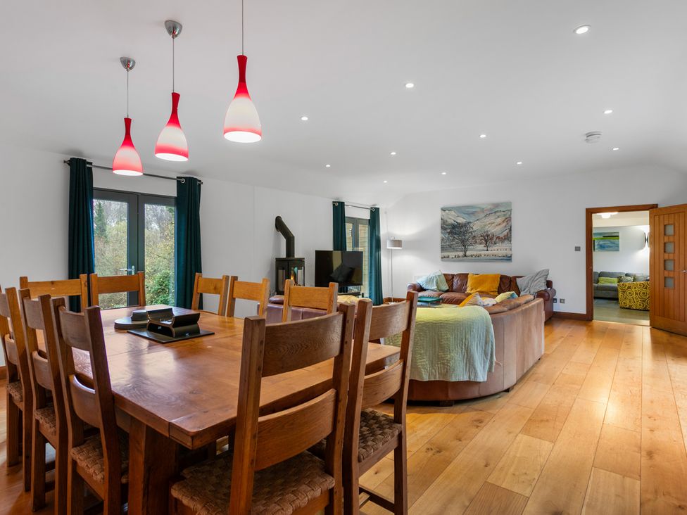 A dining room with a table and chairs at Bracken Ground in Coniston