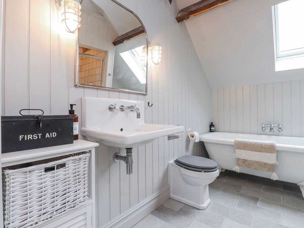 A bathroom with a sink and bathtub at 4 bed in Anglesey