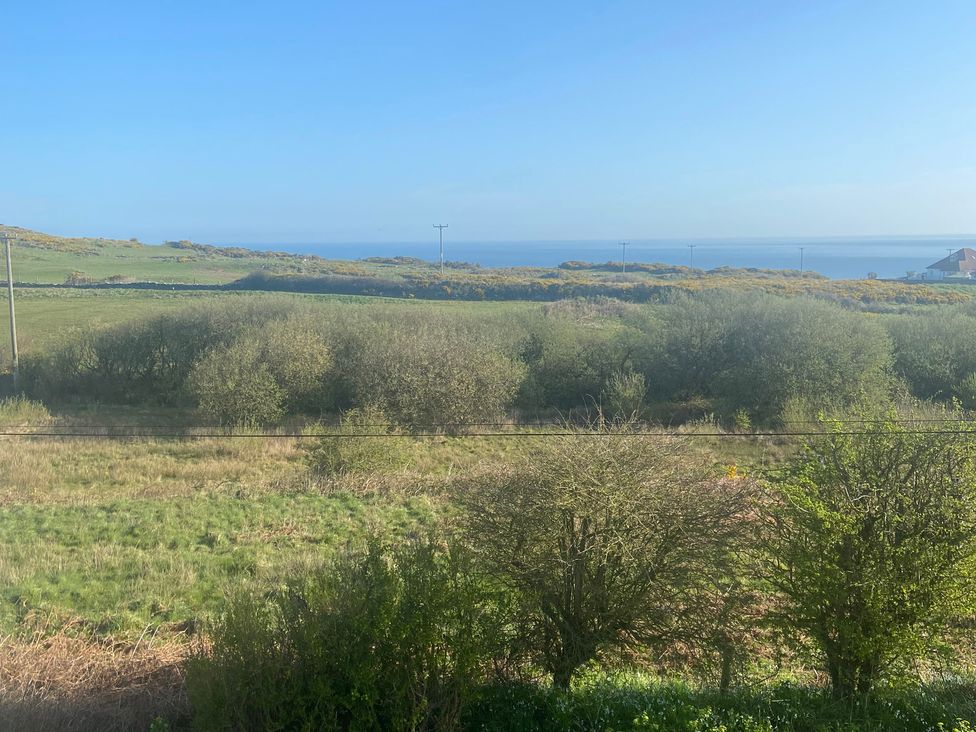 A view of greenery and the ocean at Arfryn Bull Bay