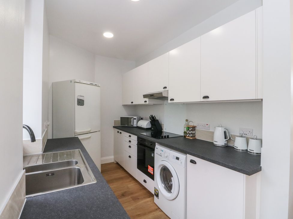 A kitchen with appliances and cabinets at 8 Douglas Place