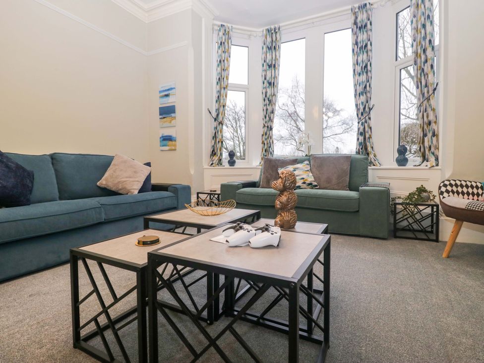 A living room with sofas and coffee tables at Rocklands in Shap