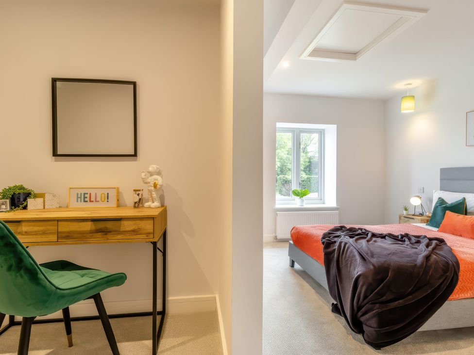 A bedroom with a desk and a bed at The Old Butchers Arms in Sheffield