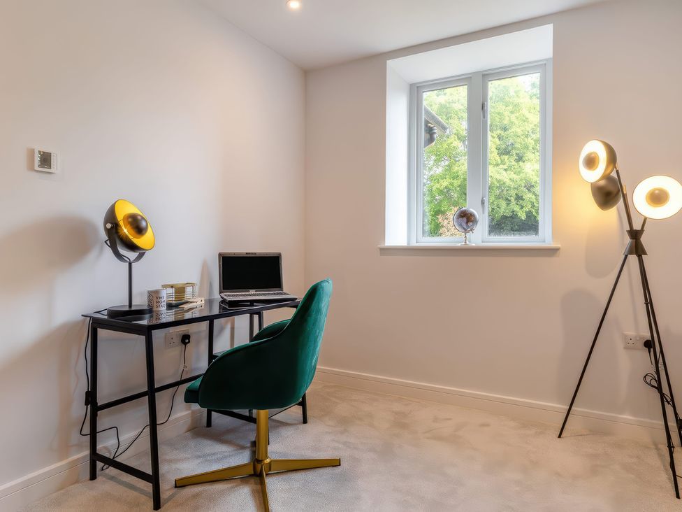 A home office with a desk and a chair at The Old Butchers Arms in Sheffield