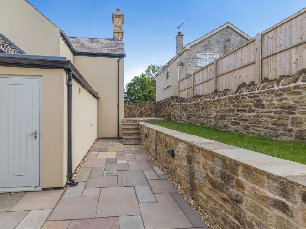 An outdoor area with steps and a wall at The Old Butchers Arms in Sheffield