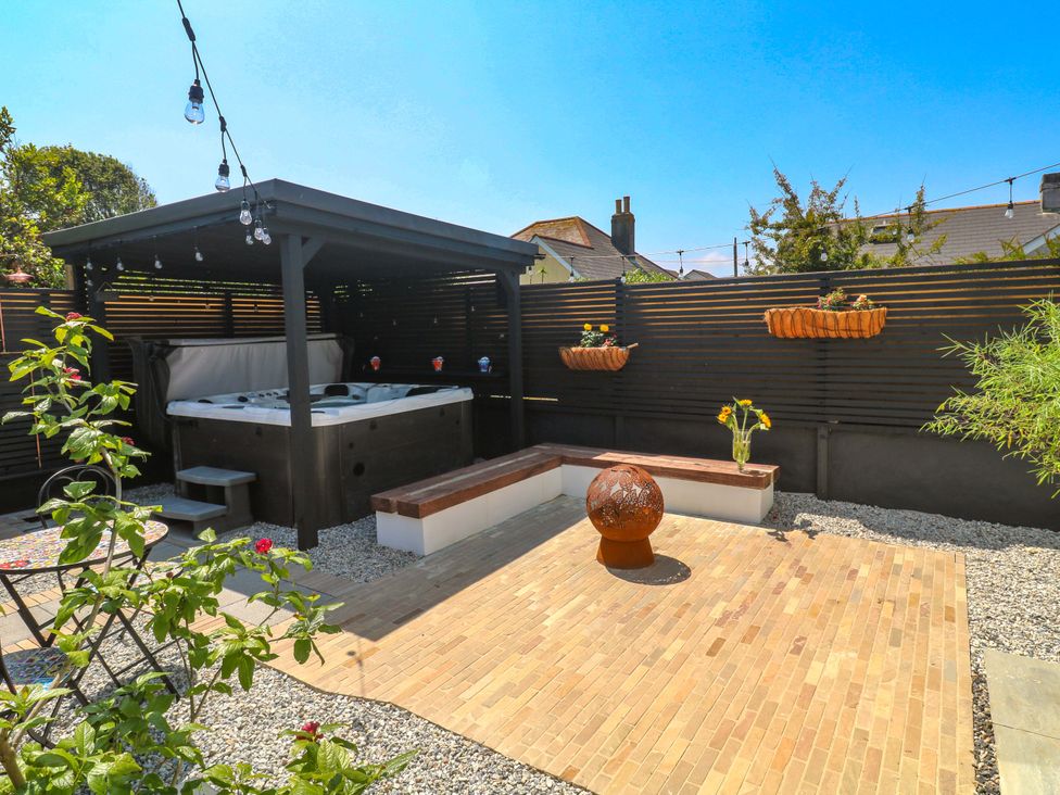 A garden with a hot tub and a seating area at Carn Brea in Redruth