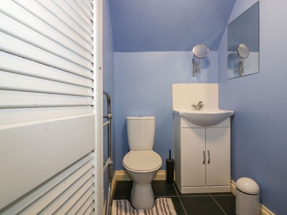 A bathroom with a toilet and sink at Chy Vean in St. Agnes