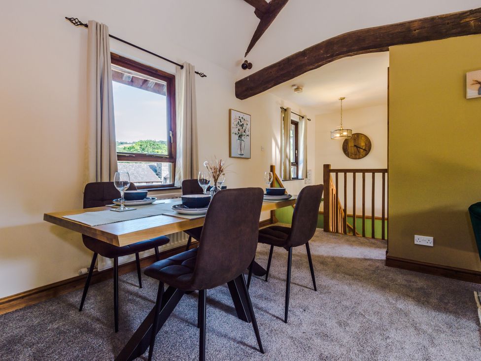 A dining room with a table and chairs at Idris Barn in Dolgellau