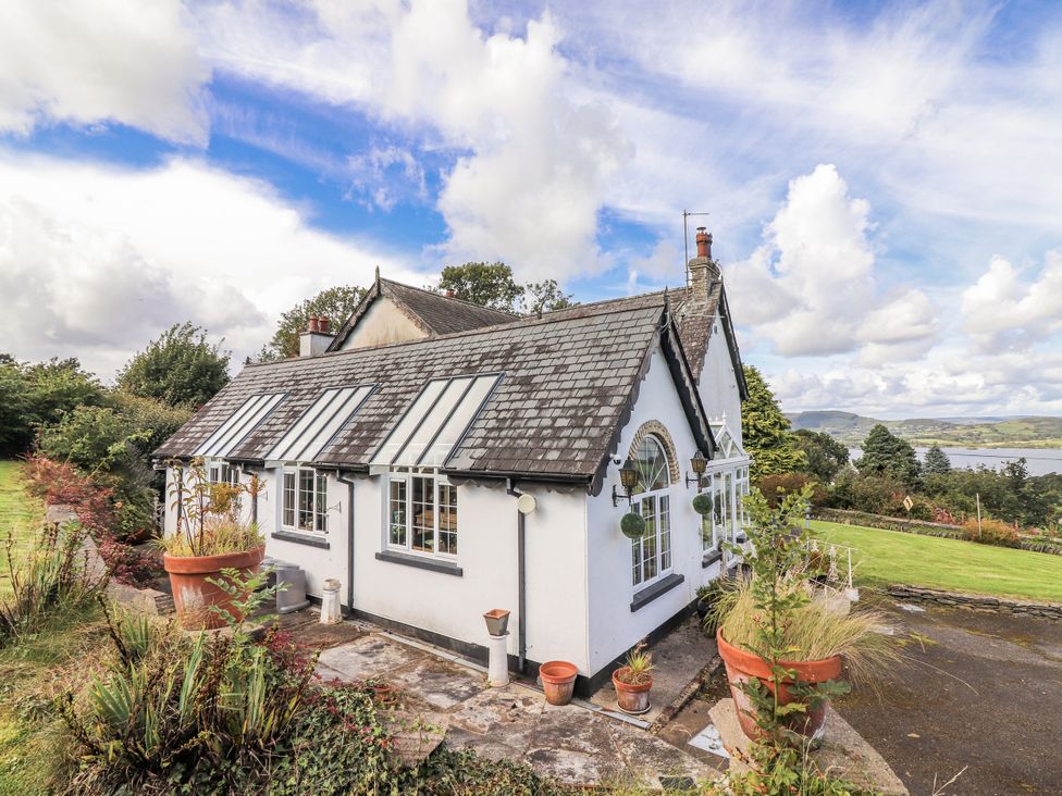 A cottage with garden at White Heather Cottage Killalou