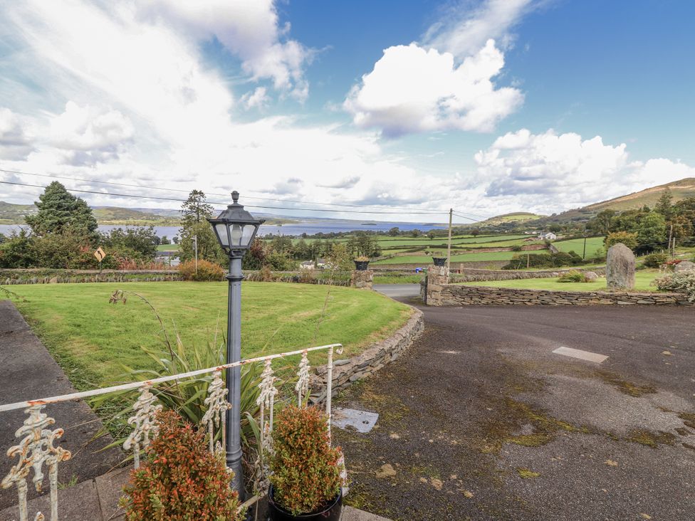 A landscape view with a lamp post and flower pots at White Heather Cottage in Killalou
