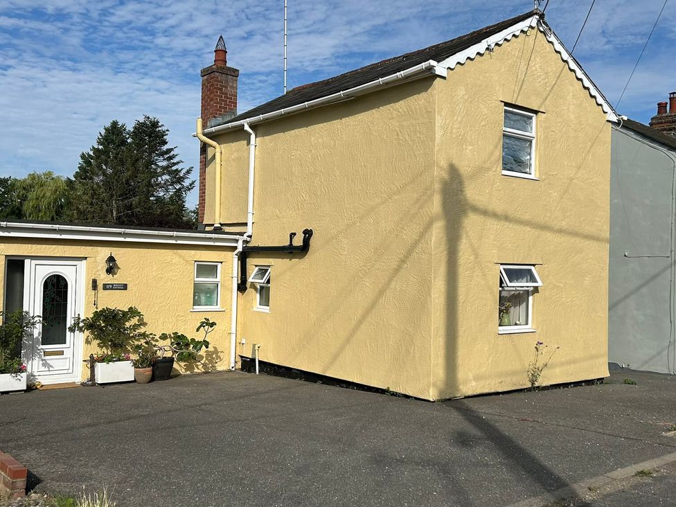 A house with a door and windows at Berkley Cottage in Coggeshall