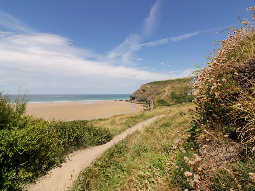 A path leading to the beach with cliffs and sea at 8 Karn Havos St. Eval near Mawgan Porth