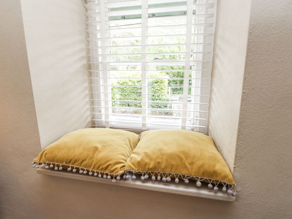 A window with cushions on the sill at Copper Miners Cottage Beddgelert, Eryri (snowdonia)