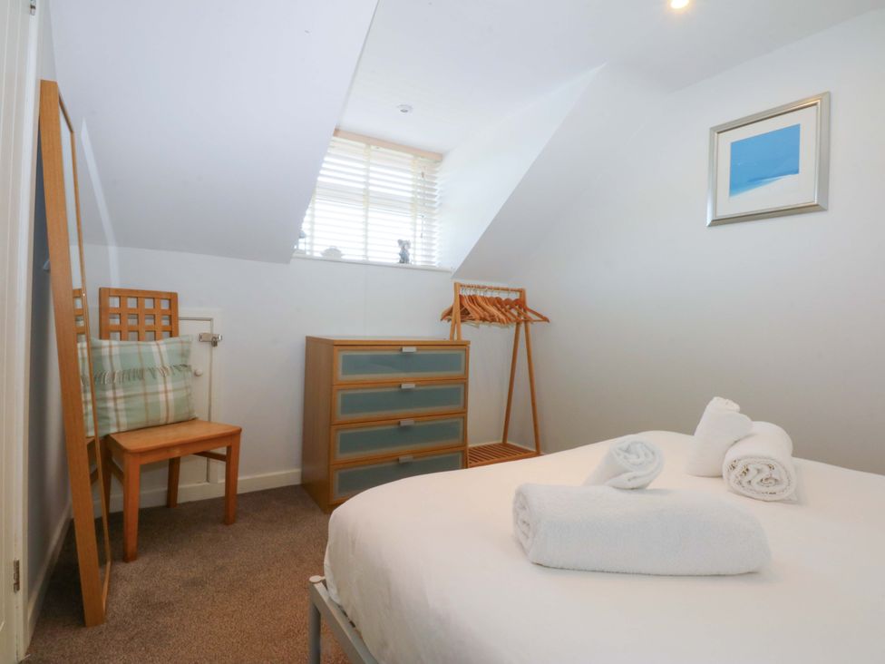 A bedroom with a bed and mirror at Swn Y Don 
