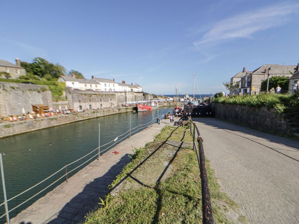 A harbor with boats and pathways at Driftwood Cottage in Porthpean