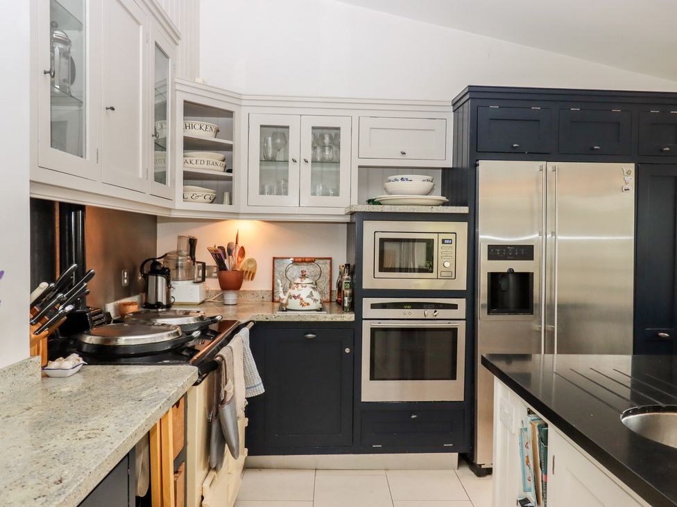 A kitchen with appliances and cabinets at Lower Velwell Barn in Totnes