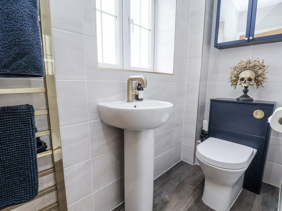 A bathroom with sink and toilet at Pearl Stone House in Whitby