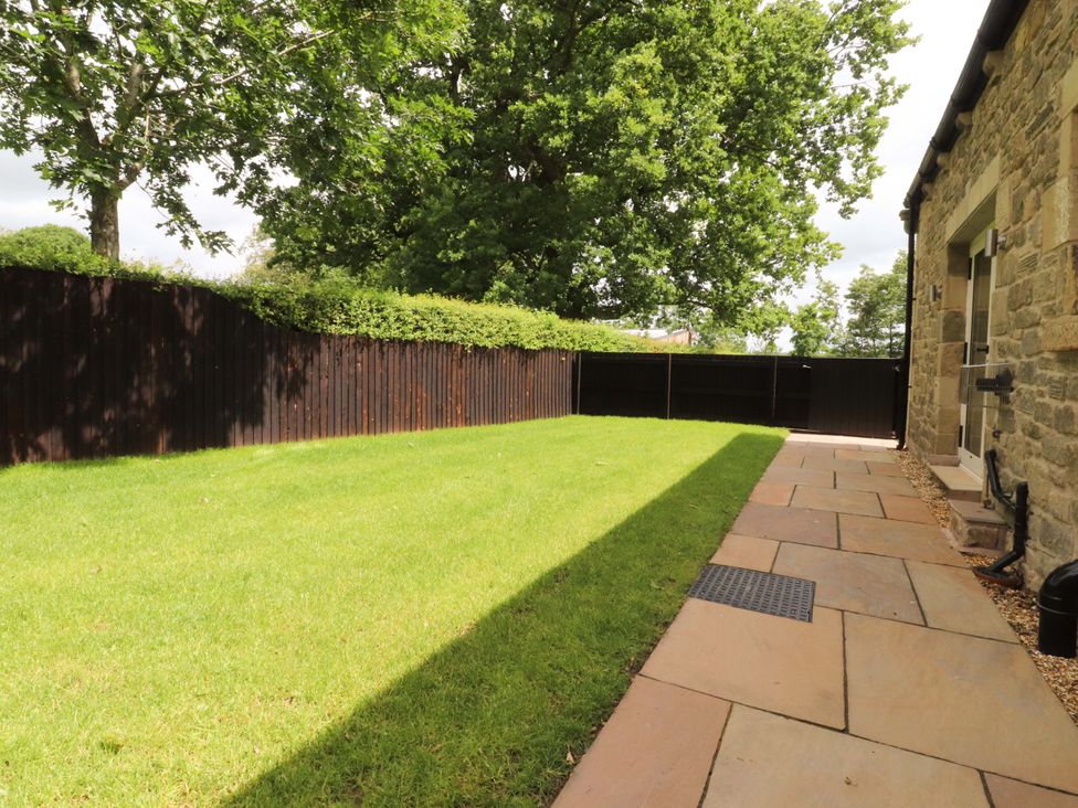 A garden area with grassy lawn and stone path at Heron View