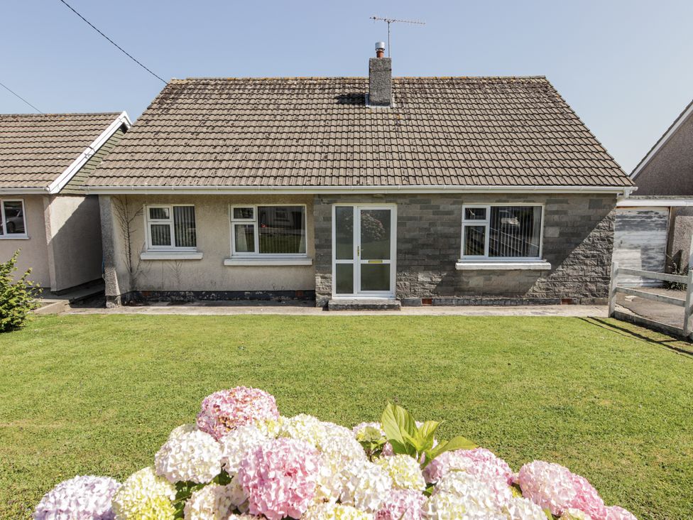 A house with a lawn at No.1 Vanderhoof Way in Saundersfoot