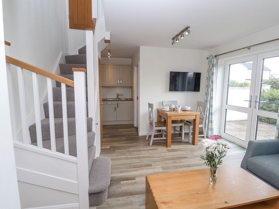 A living room with a dining table and chairs at The Annex next to St Johns Southwold