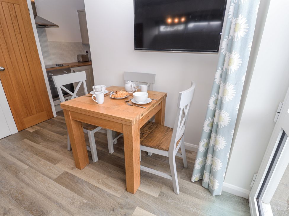 A dining area with a table and chairs at The Annex next to St Johns Southwold