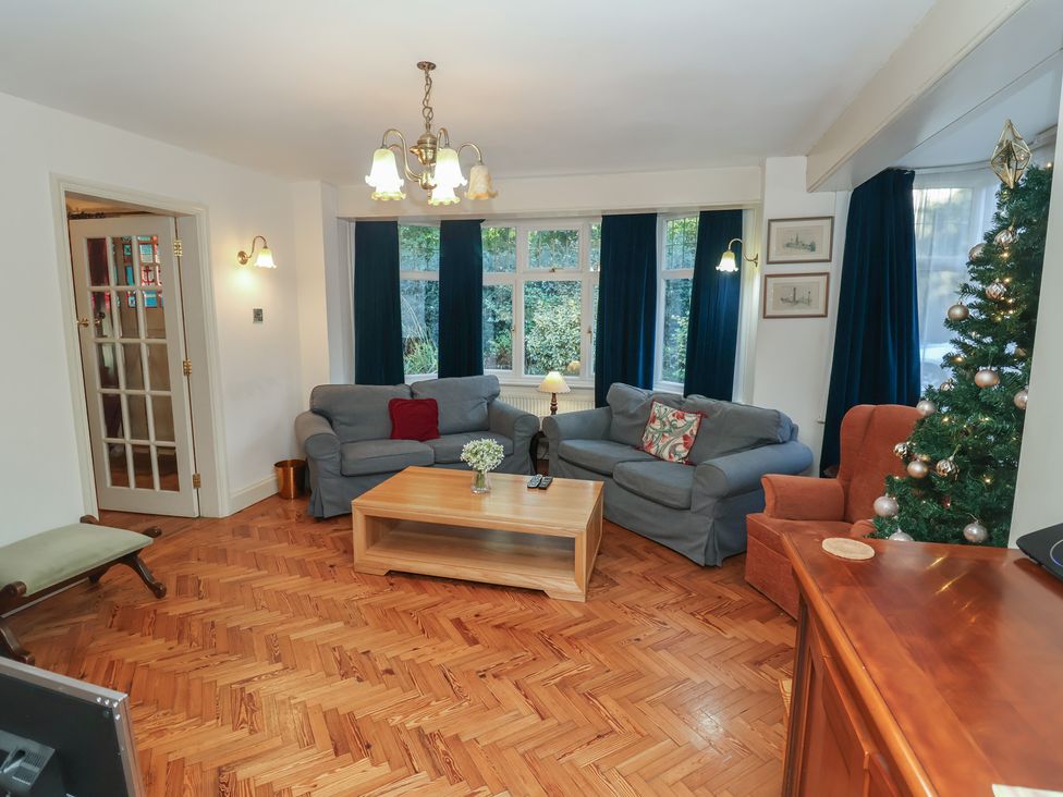 A living room with a sofa and coffee table at The Anchorage in 
