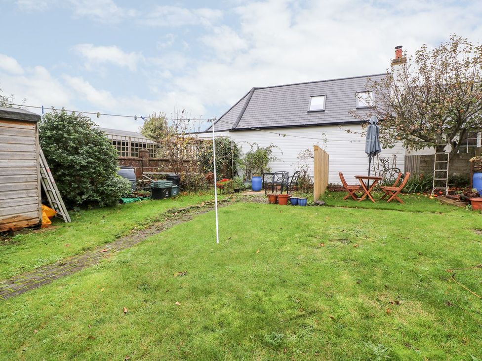 A garden with a table and chairs at 2 Seaview Cottages Normans Bay near Bexhill-On-Sea