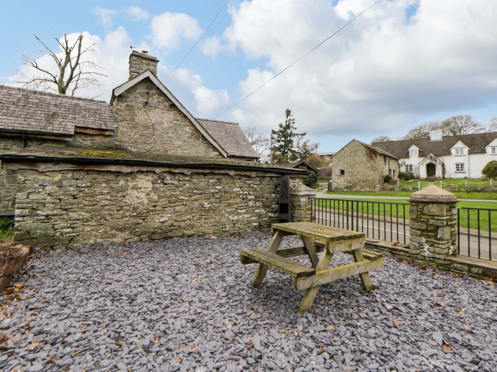 An outdoor area with a picnic table and stones at The Old Shop in Builth Wells
