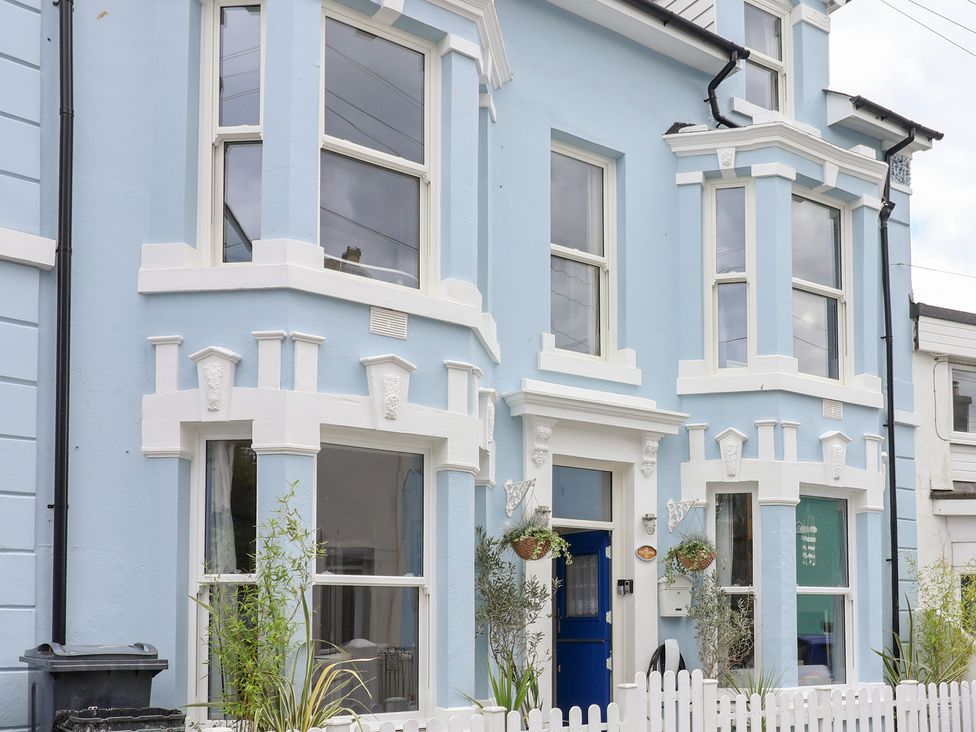 A house with windows and a door at Still Waters, Brixham
