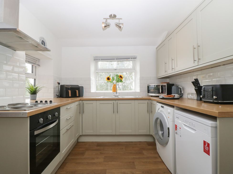 A kitchen with appliances and a sink at Penny Farthing Inn Aston Crews near Ross-On-Wye