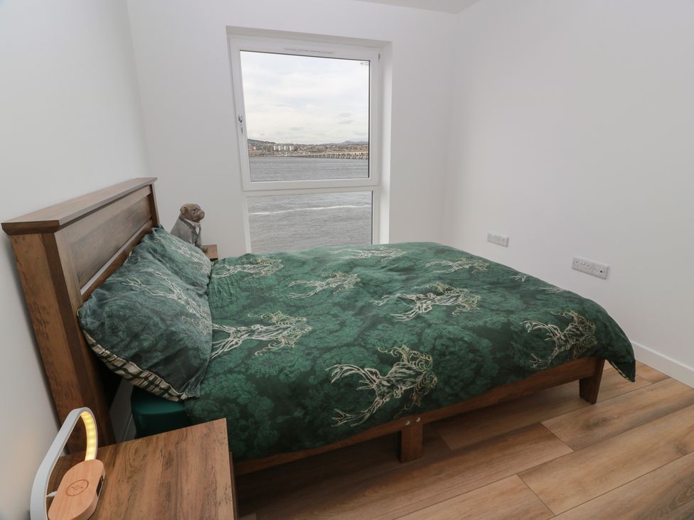 A bedroom with a bed and a window at Lazy Bulldog