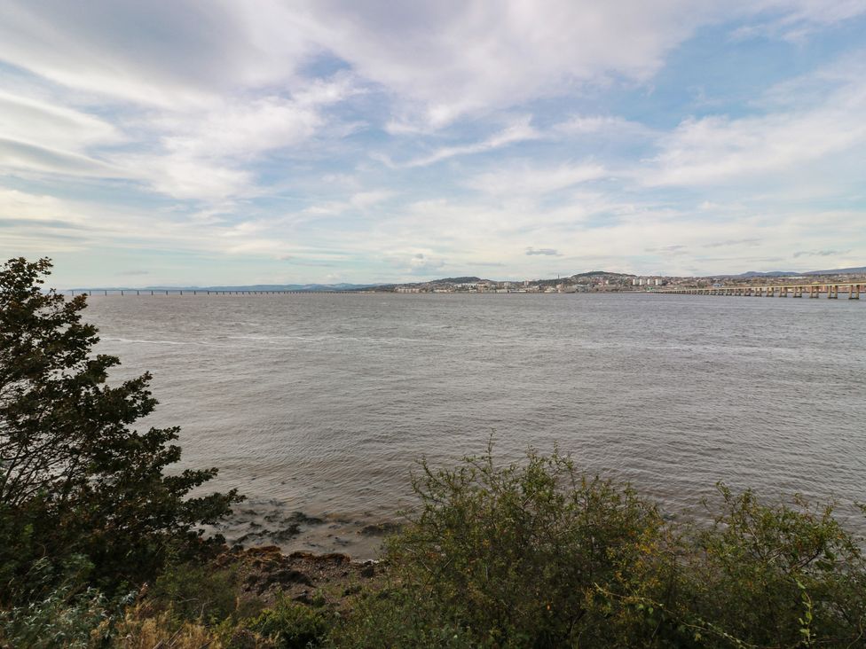 A view of water and a bridge with a city skyline in the background at Lazy Bulldog