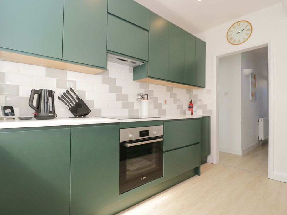 A kitchen with cabinets, oven, kettle, and knife block at 6 Newbridge Gardens Bath