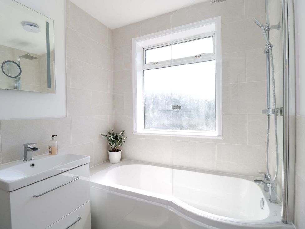 A bathroom with a bathtub and sink at 6 Newbridge Gardens in Bath