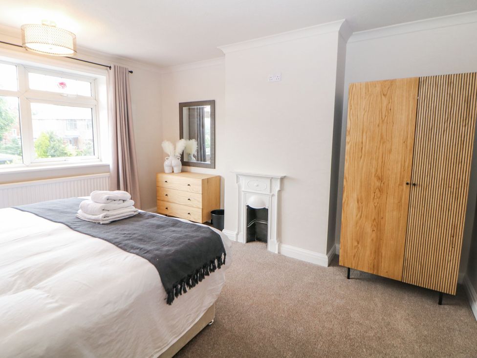 A bedroom with a bed and wardrobe at 37 Berry Hill Lane in Mansfield