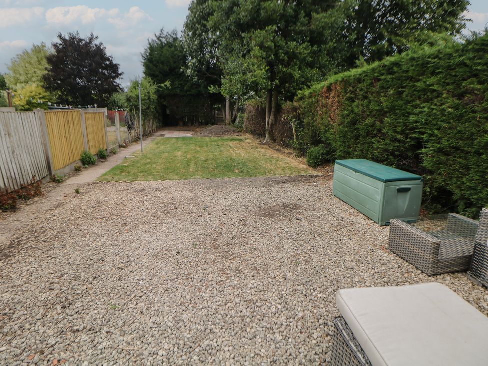 A garden with gravel and a lawn at 37 Berry Hill Lane in Mansfield