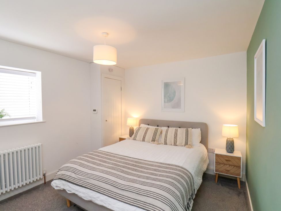 A bedroom with a bed and lamps at Apartment 4 ( 1 bed ) Redcar