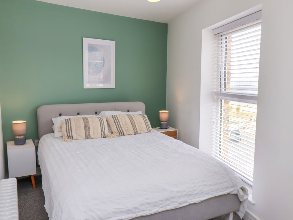 A bedroom with a bed and two lamps at Apartment 5 (1 bed) Redcar