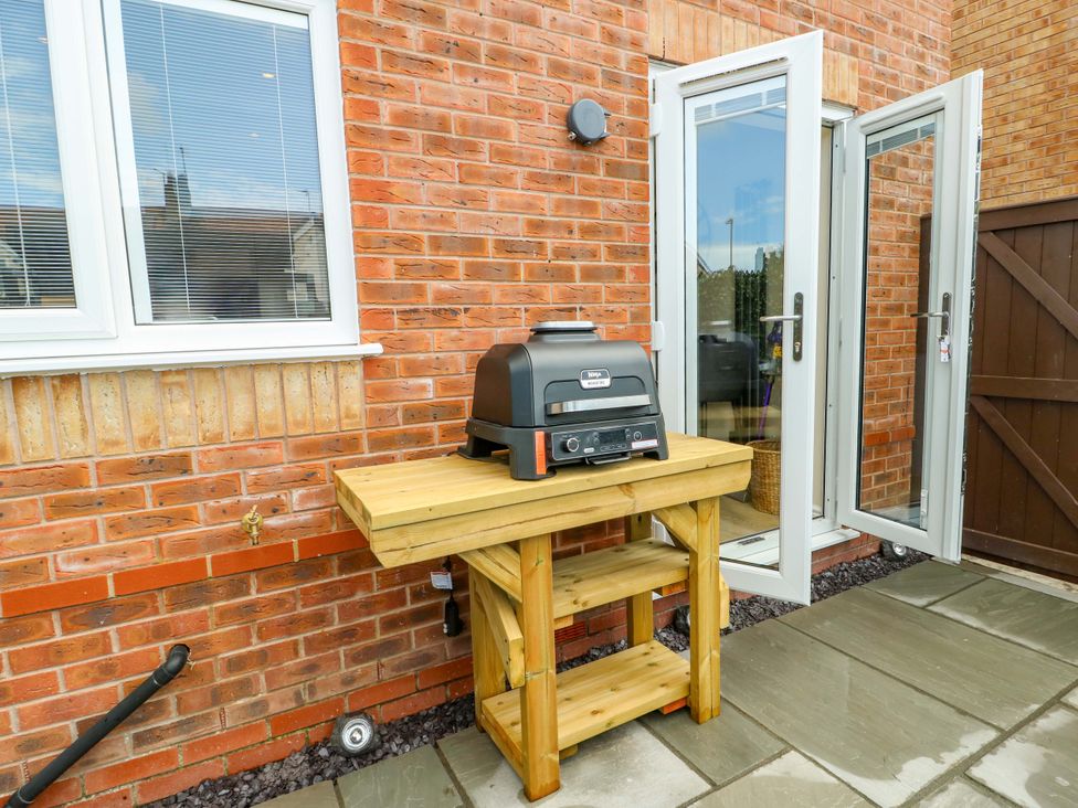 An outdoor area with a grill on a table at 20 Cysgod Y Bryn Rhos-On-Sea